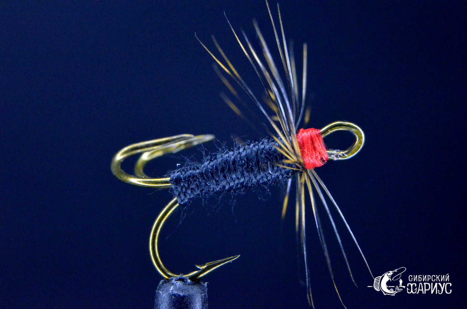 Мушка на тройнике 01