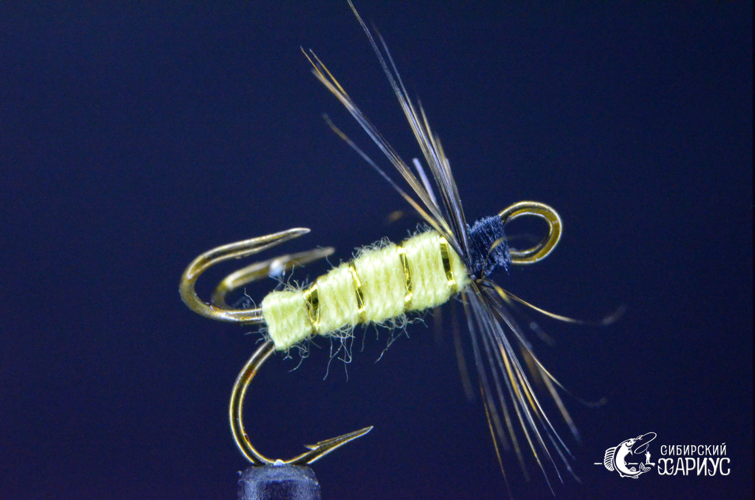 Мушка на тройнике 03